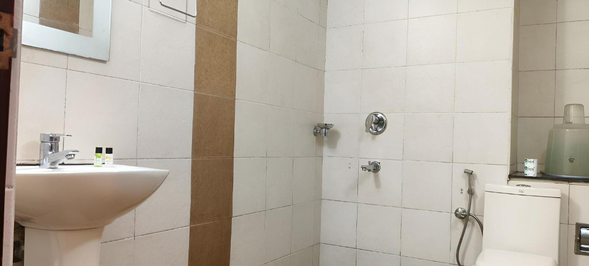 Hotel C7 Мунар Екстериор снимка
