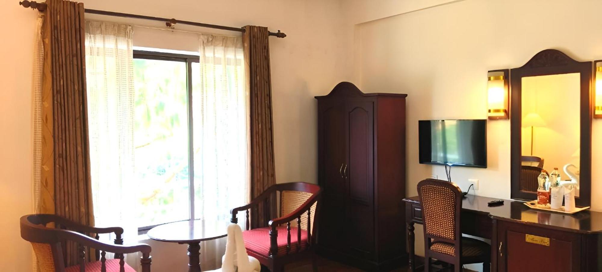 Hotel C7 Мунар Екстериор снимка