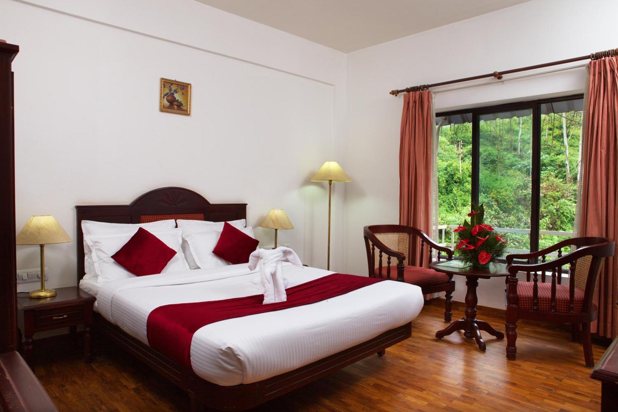 Hotel C7 Мунар Екстериор снимка