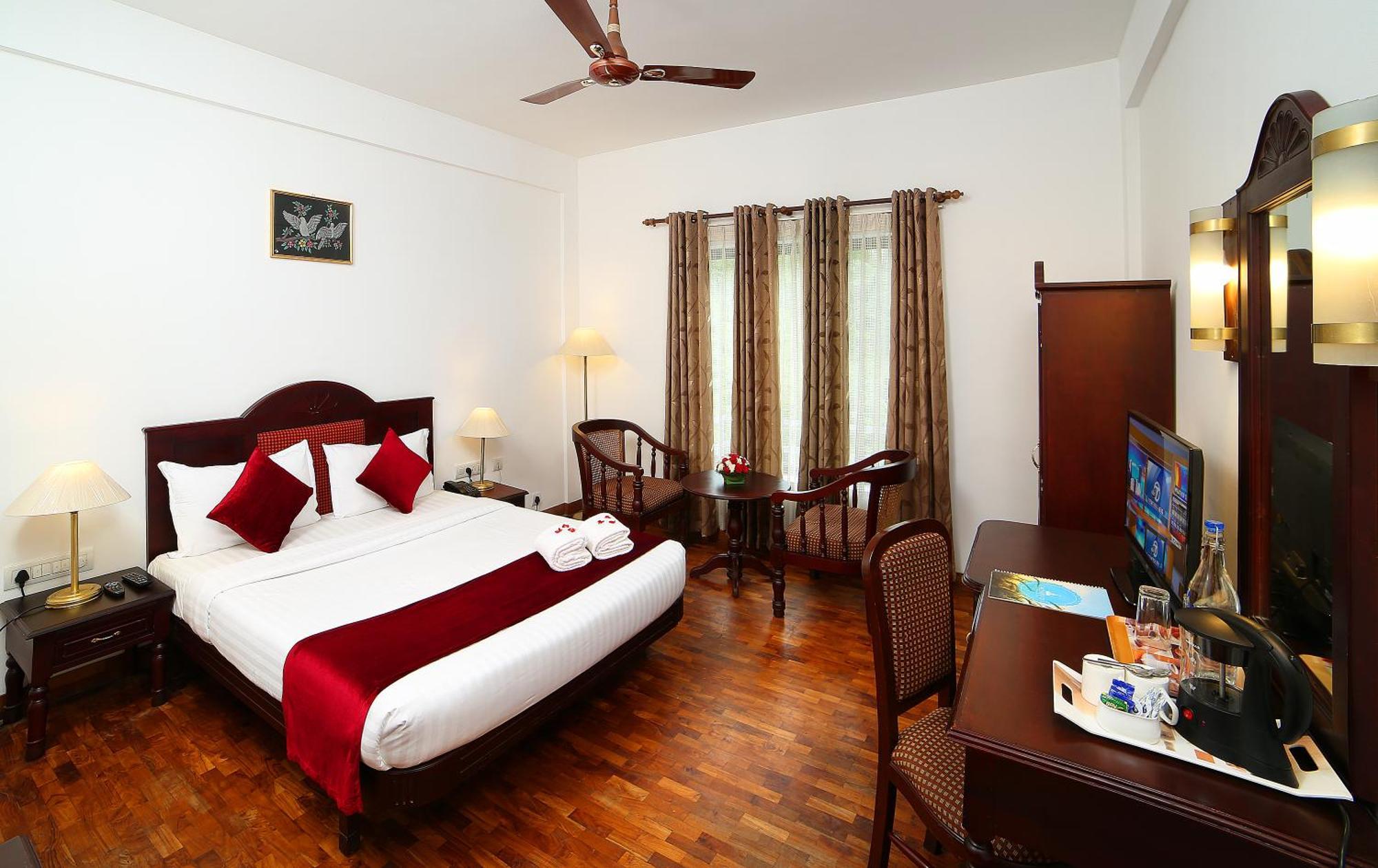 Hotel C7 Мунар Екстериор снимка